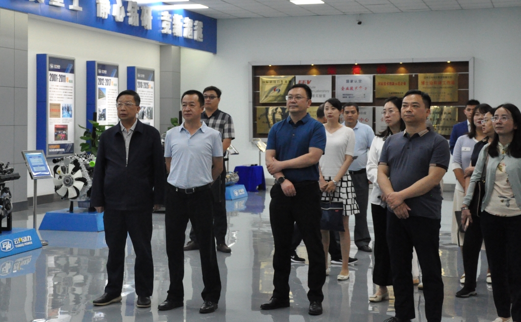 昆明市国资委党组书记王磊一行到云南K8凯发·国际官方网站动力集团有限公司开展调研